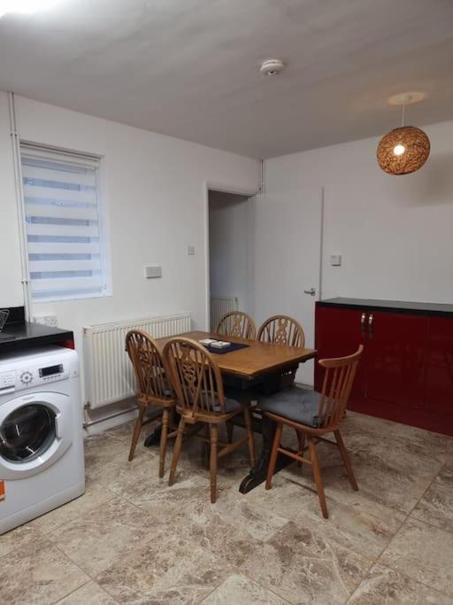 Home In Kington St Michael Stanton St Quintin Bagian luar foto