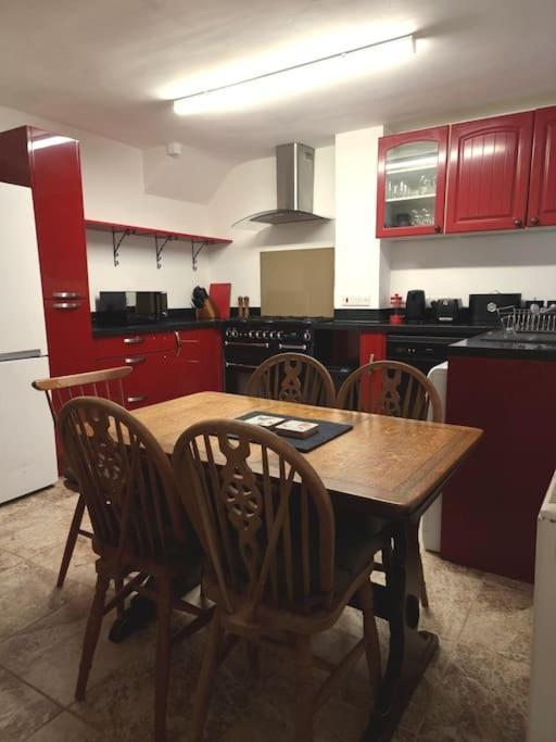 Home In Kington St Michael Stanton St Quintin Bagian luar foto